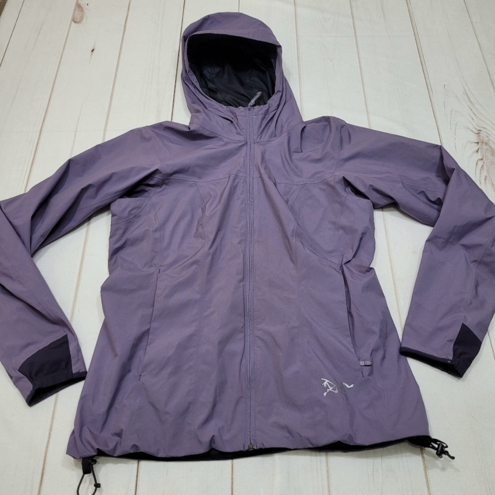 Arcteryx women’s softshell hooded jacket goretex